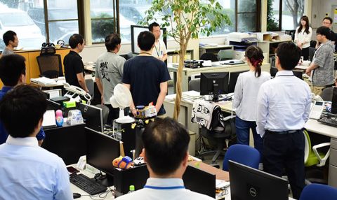 社員が「お客様」